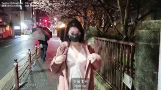 房东的玩物 2反差眼镜娘网红女神『奶咪』剧情系列，劲爆完美身材波涛胸涌 超嫩小穴 顶宫灌精